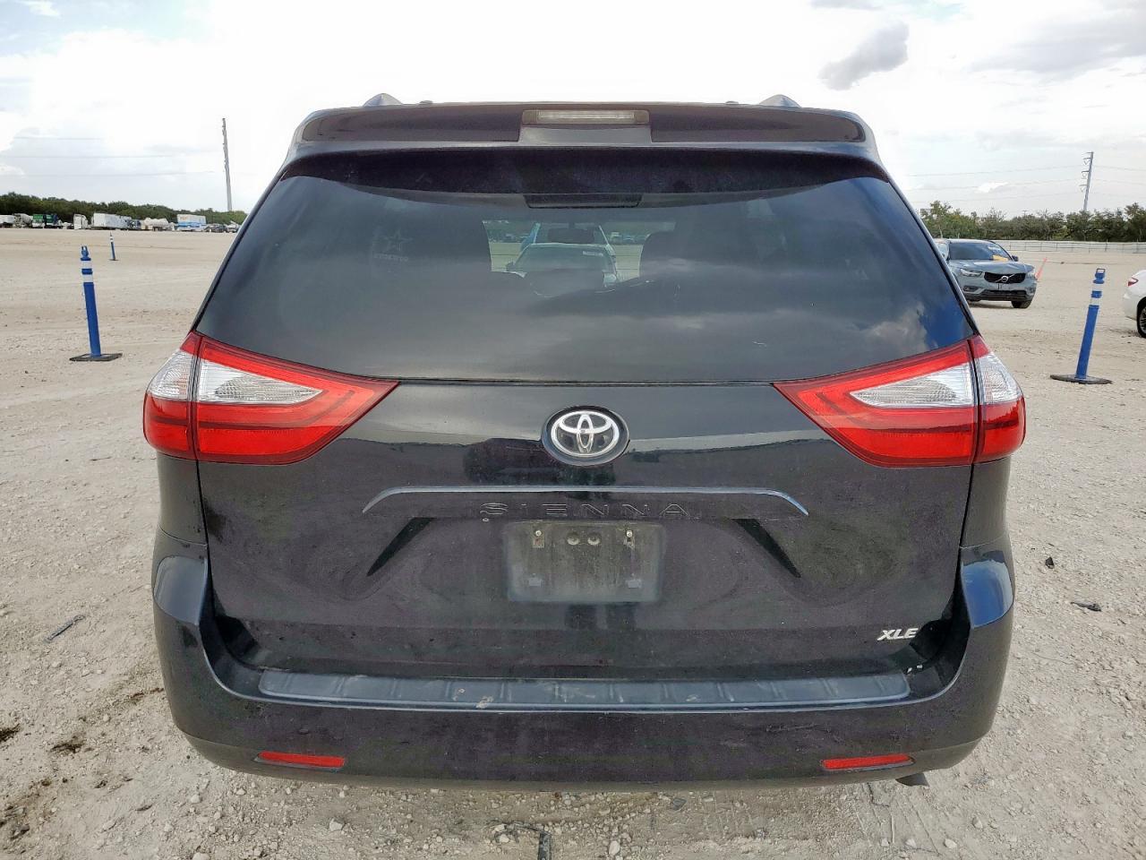 2015 TOYOTA SIENNA