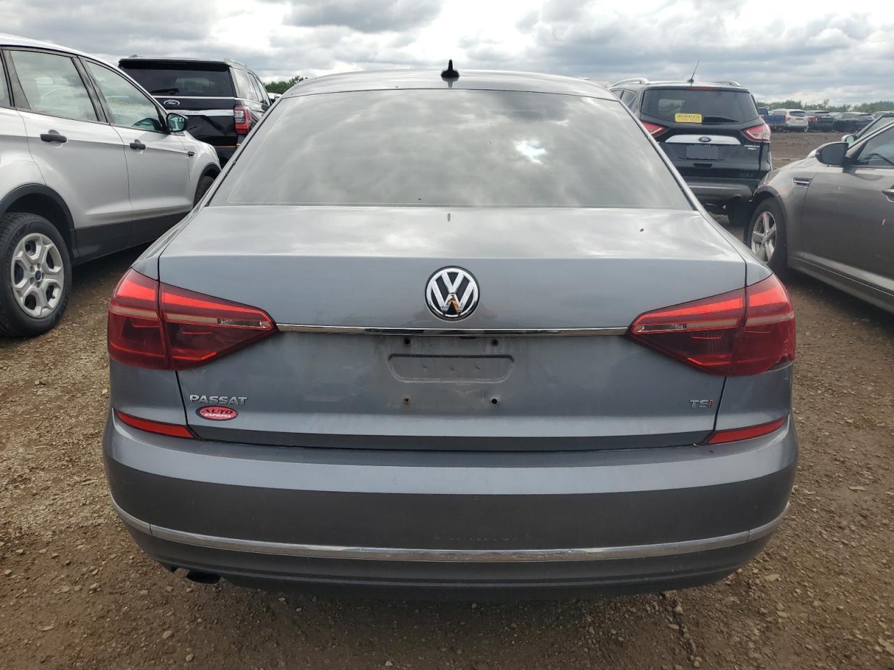 2017 VOLKSWAGEN Passat