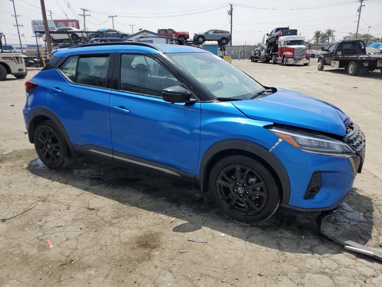 2023 NISSAN KICKS