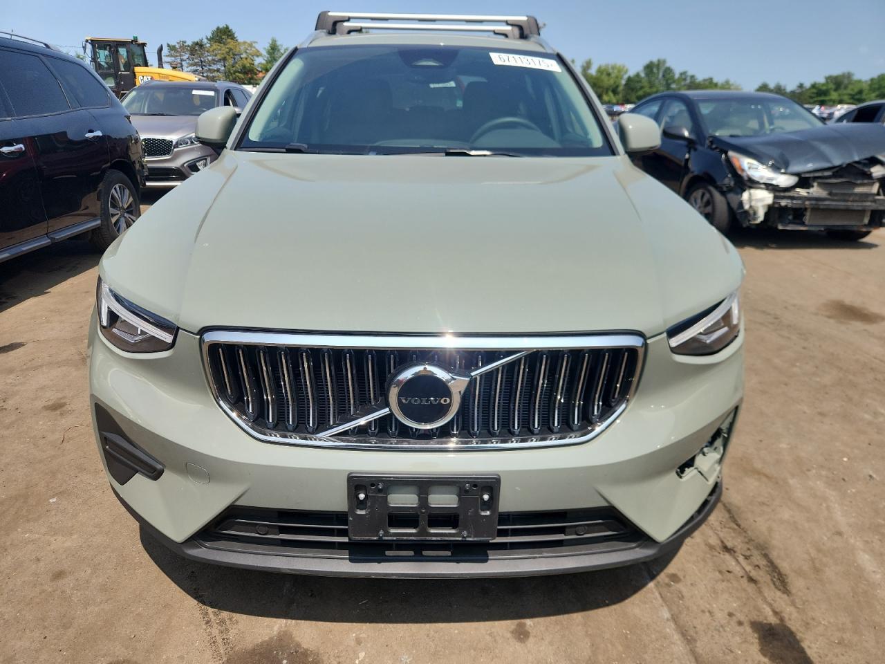2025 VOLVO XC40