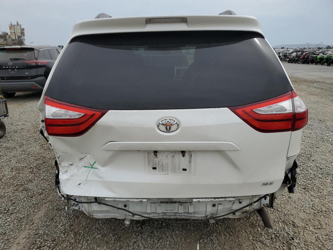2015 TOYOTA SIENNA