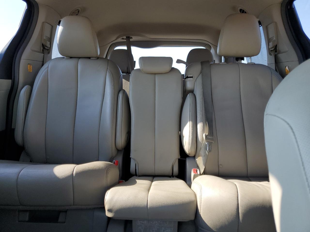 2013 TOYOTA SIENNA