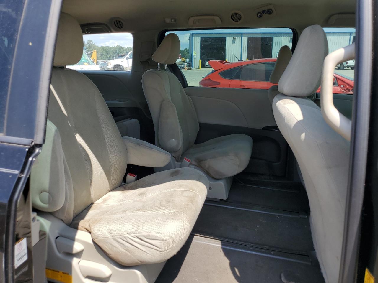 2011 TOYOTA SIENNA