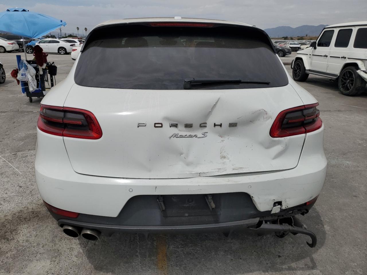 2017 PORSCHE Macan