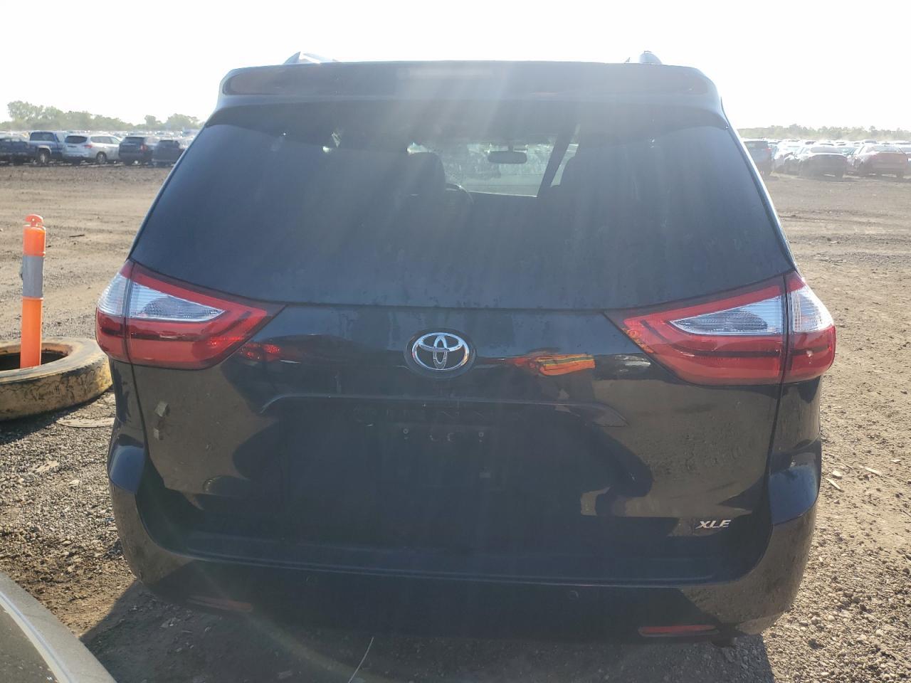 2017 TOYOTA SIENNA