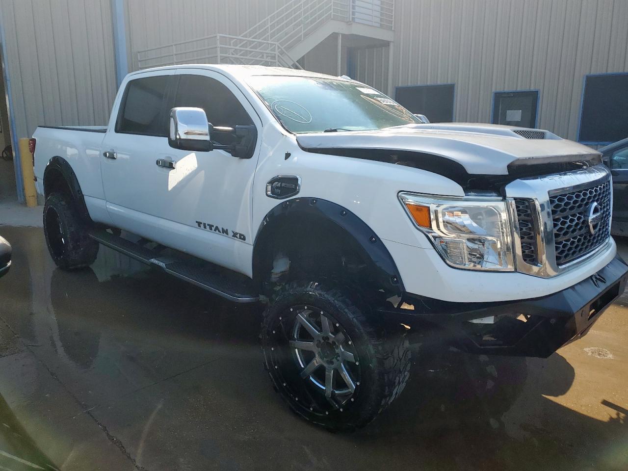 2016 NISSAN Titan