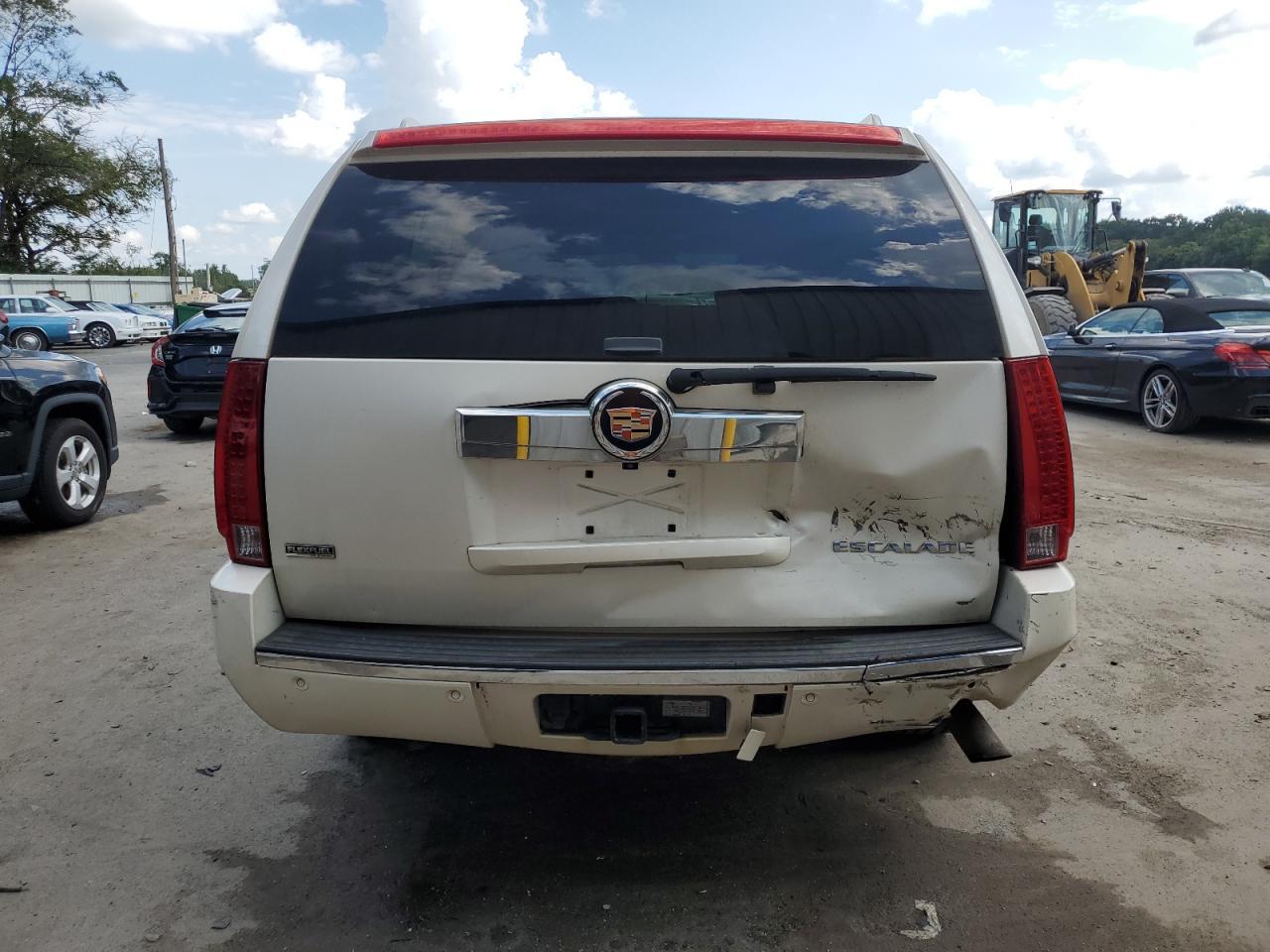 2010 CADILLAC ESCALADE