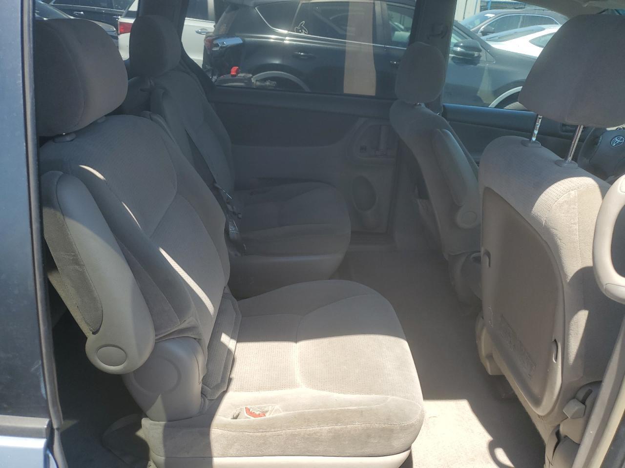 2004 TOYOTA SIENNA