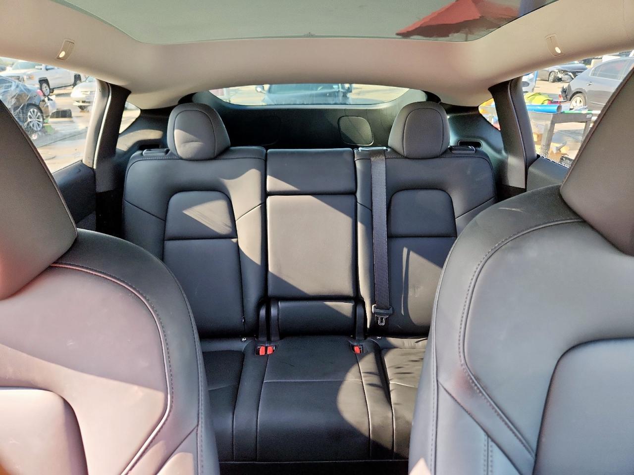2025 TESLA MODEL Y