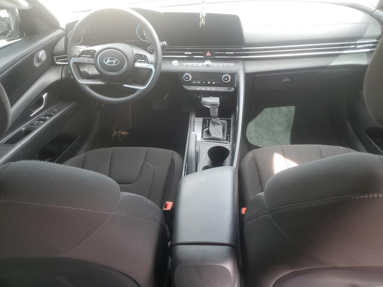 2024 HYUNDAI ELANTRA