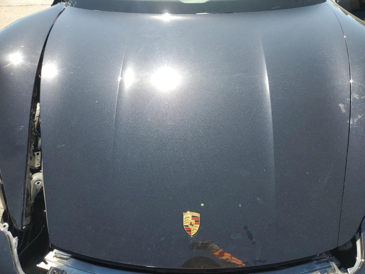 2022 PORSCHE Taycan