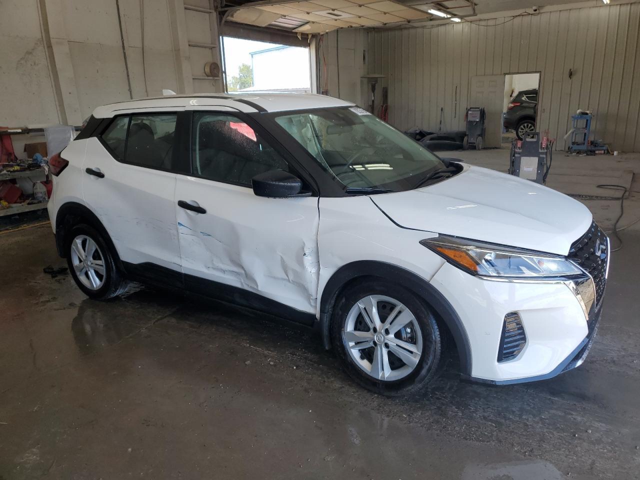 2024 NISSAN KICKS