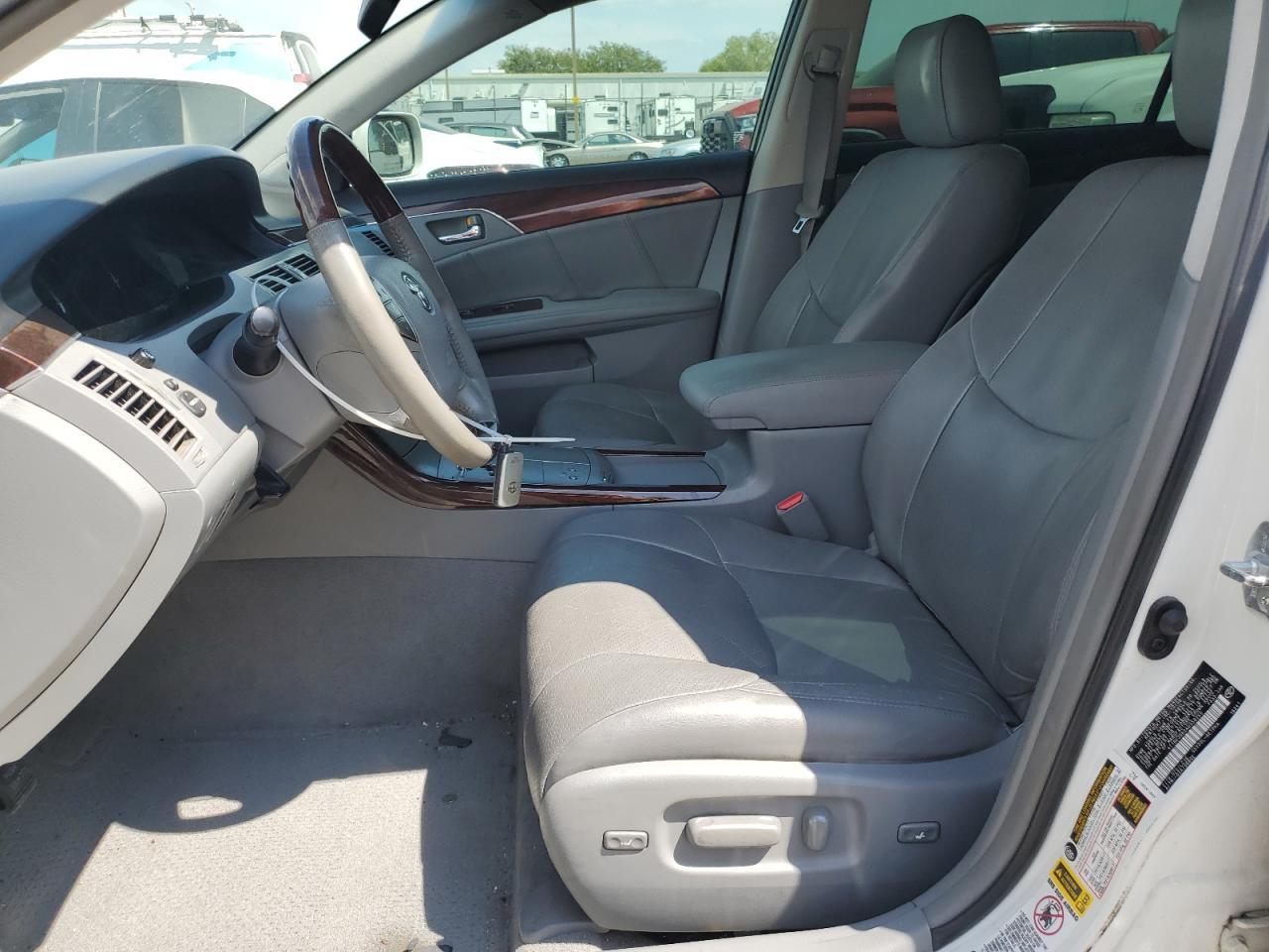 2010 TOYOTA Avalon