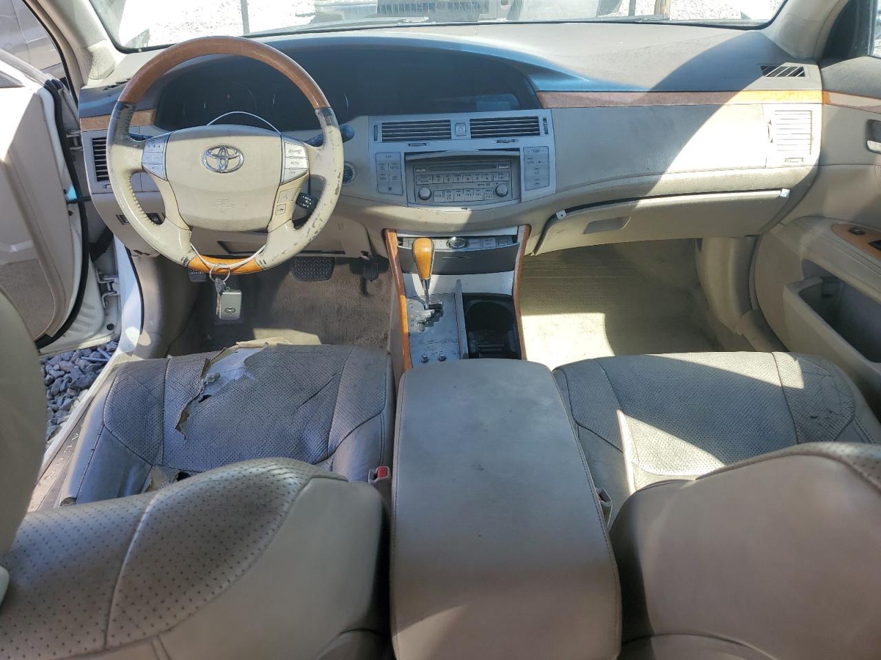 2005 TOYOTA Avalon