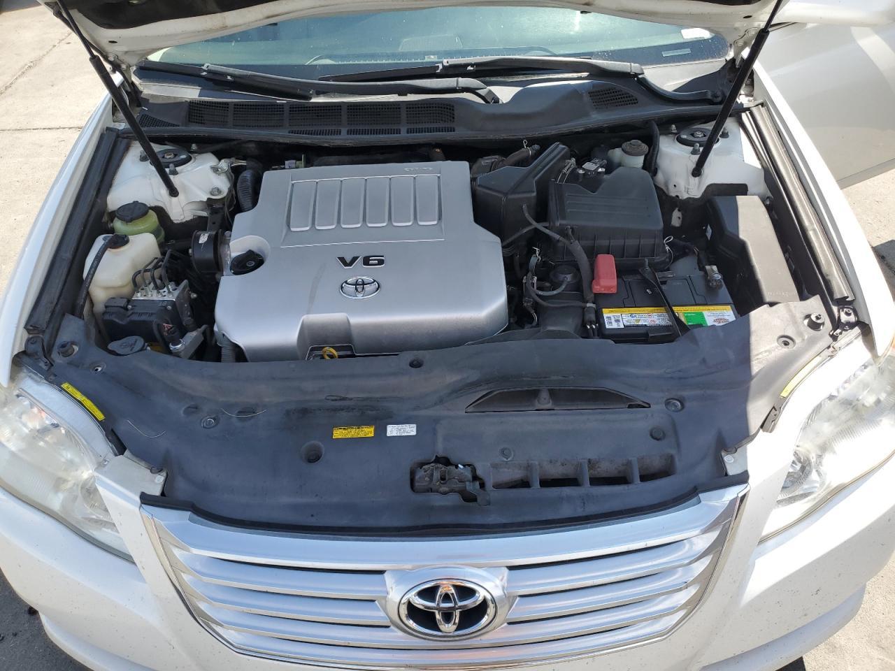 2010 TOYOTA Avalon