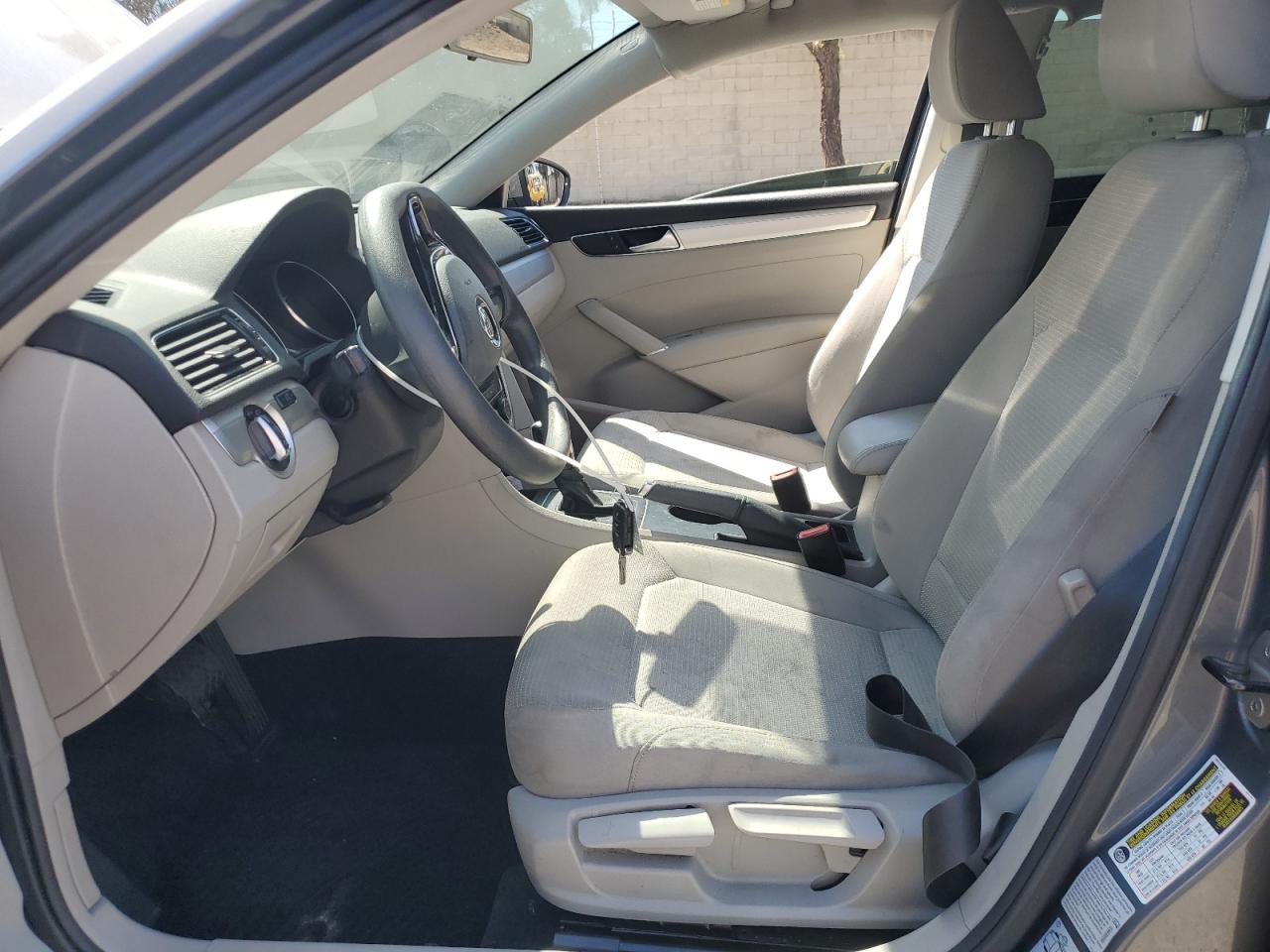 2016 VOLKSWAGEN Passat