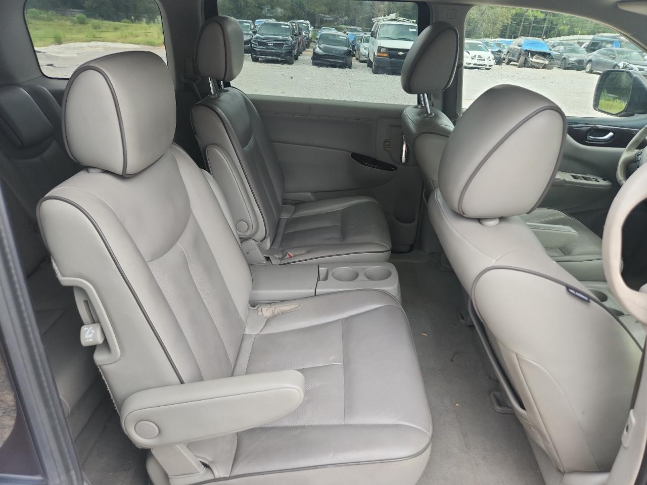 2013 NISSAN Quest