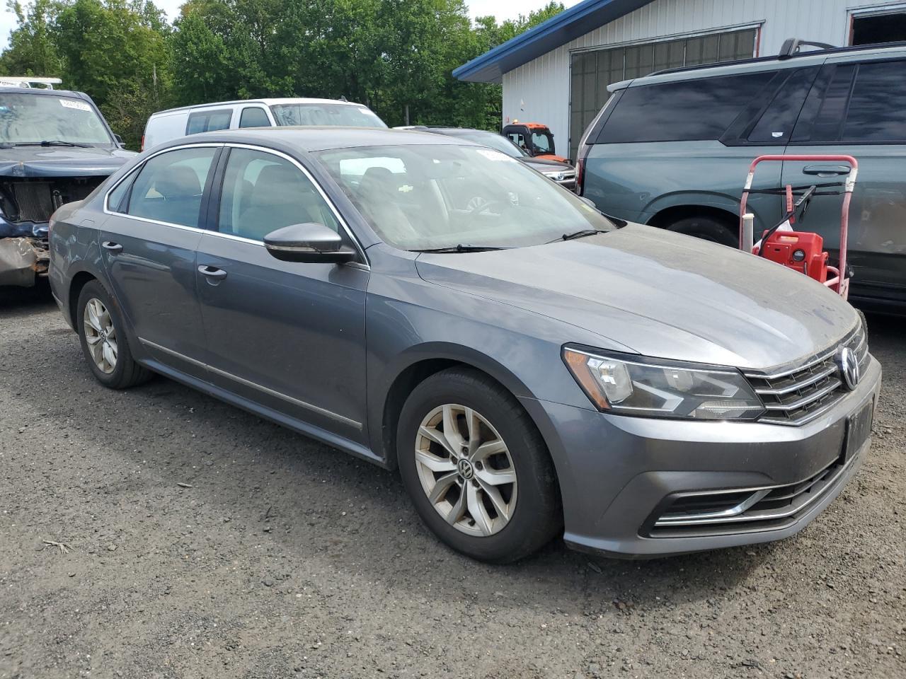 2016 VOLKSWAGEN Passat
