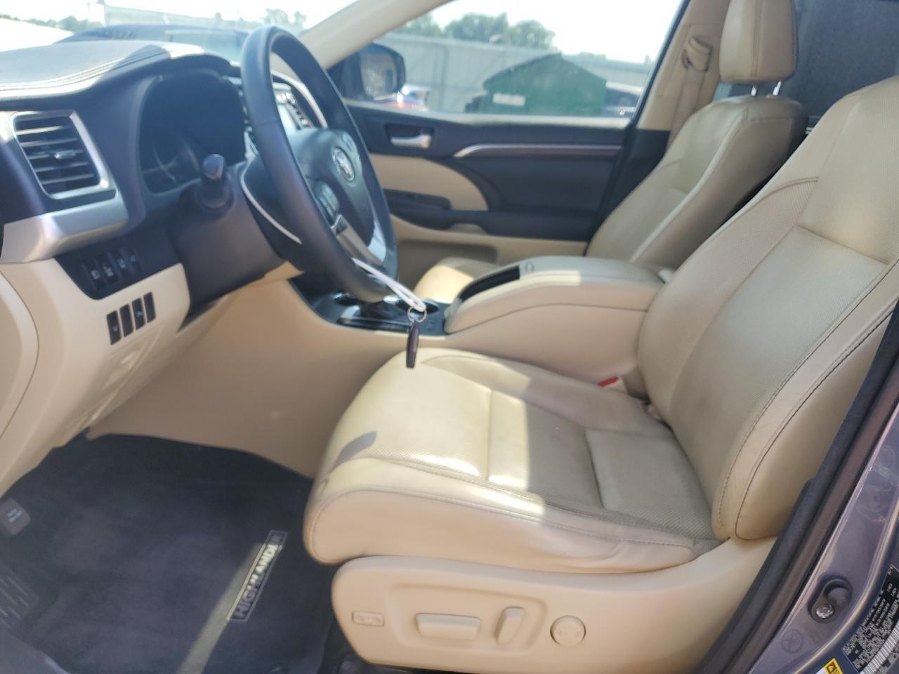 2016 TOYOTA HIGHLANDER