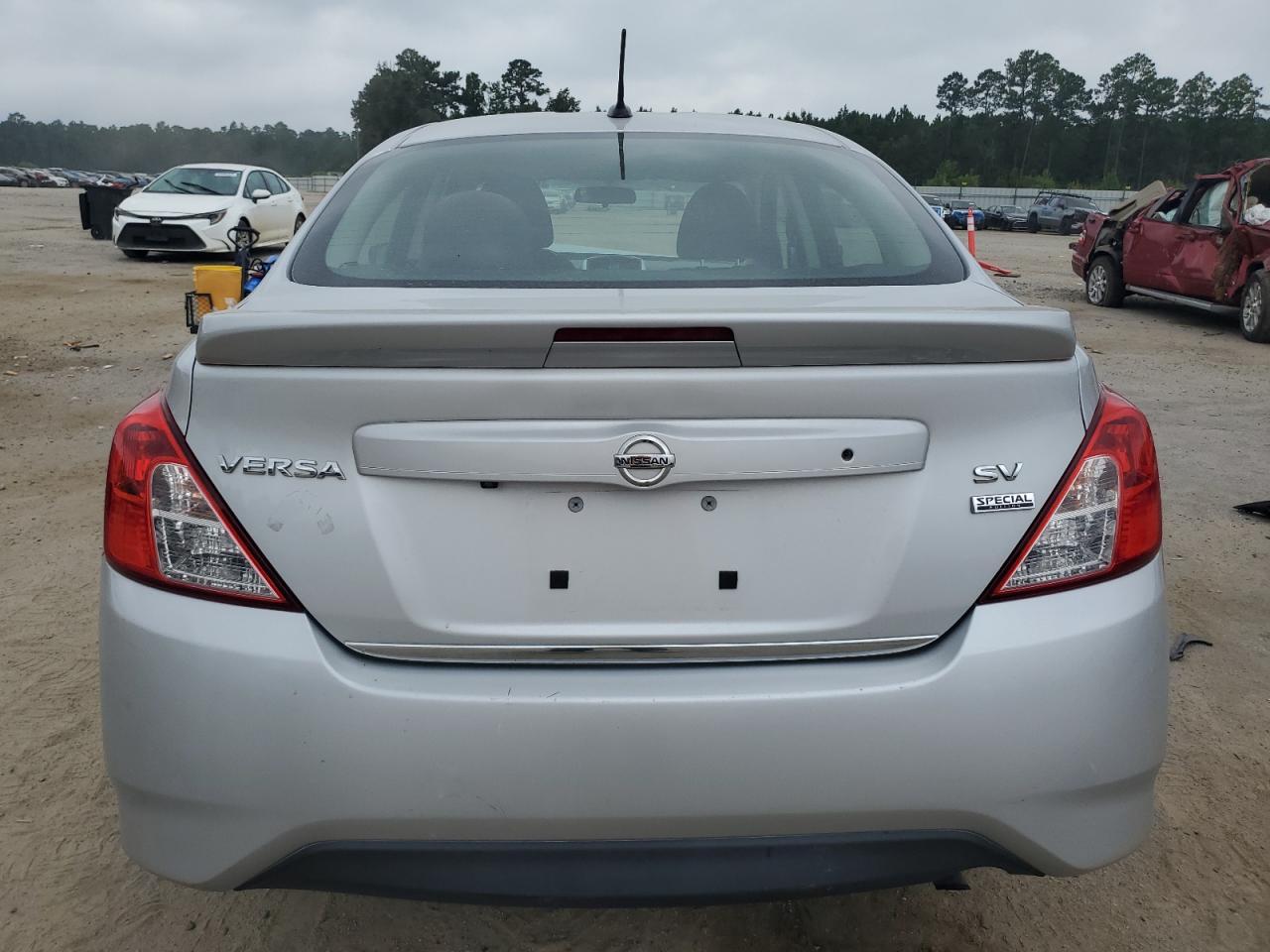 2017 NISSAN VERSA