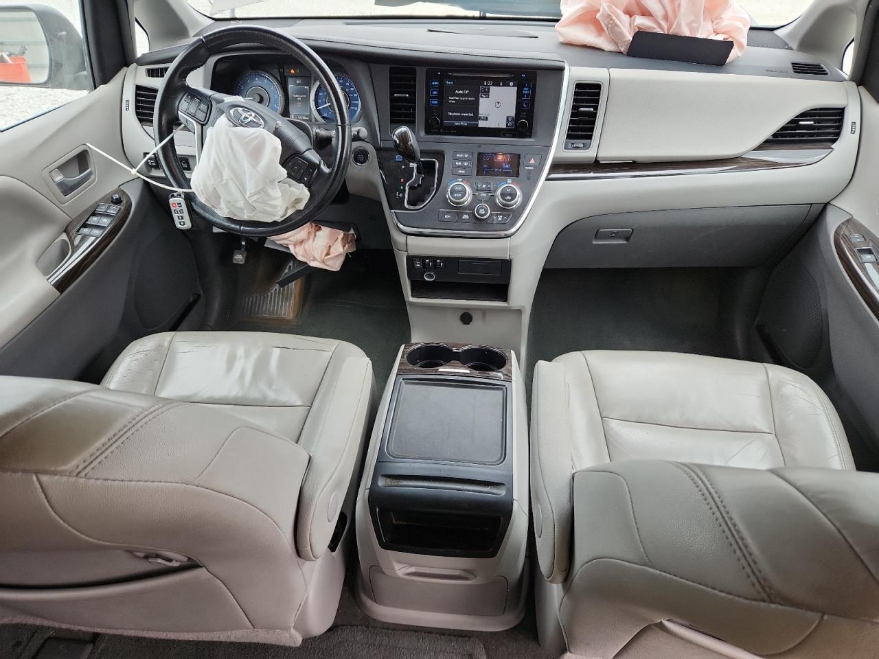 2016 TOYOTA SIENNA