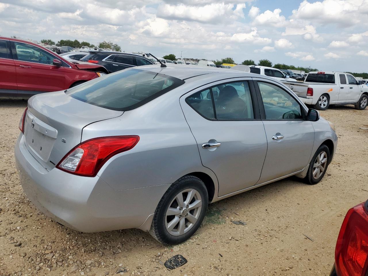 2012 NISSAN VERSA