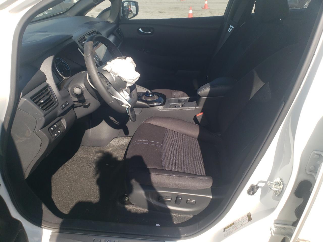 2025 NISSAN LEAF