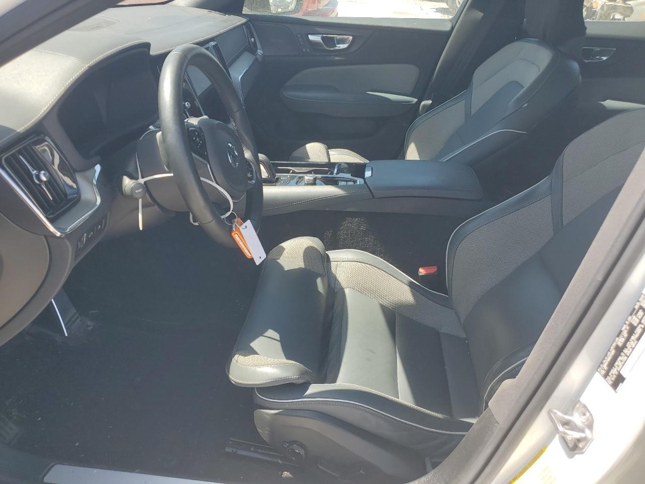 2022 VOLVO S60