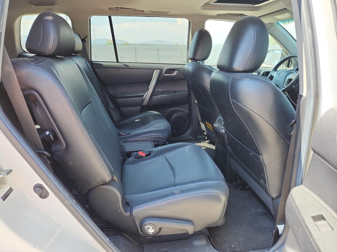 2010 TOYOTA HIGHLANDER