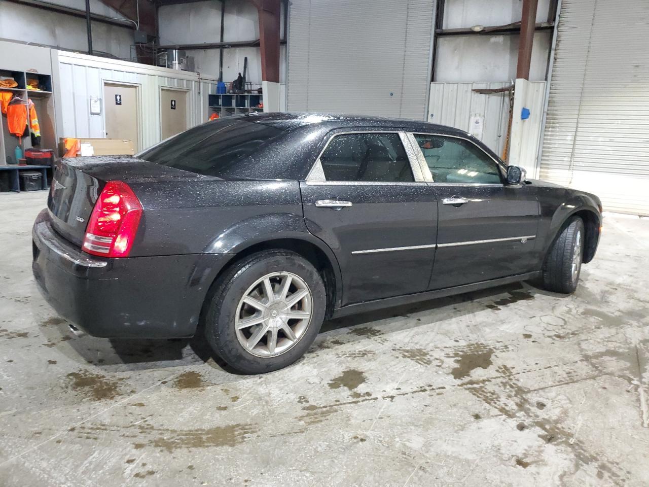 2010 CHRYSLER 300