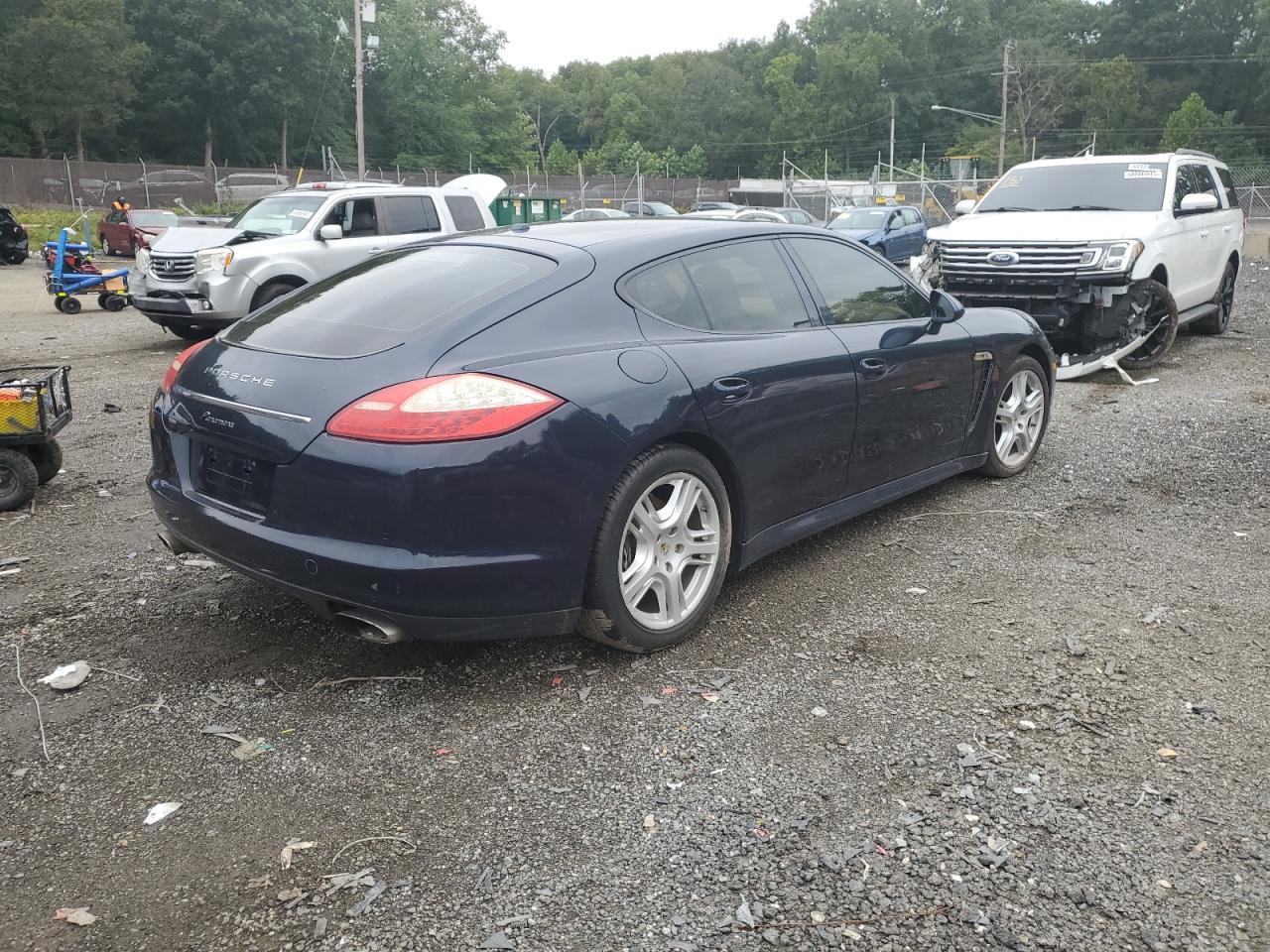 2011 PORSCHE Panamera