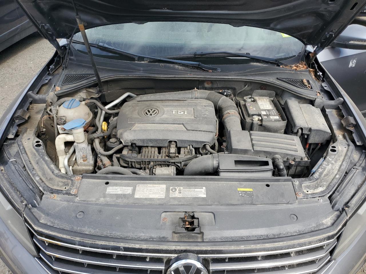 2016 VOLKSWAGEN Passat