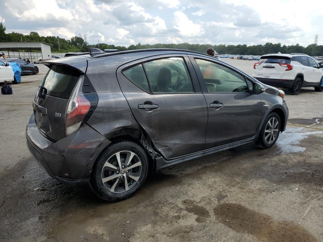 2018 TOYOTA Prius c