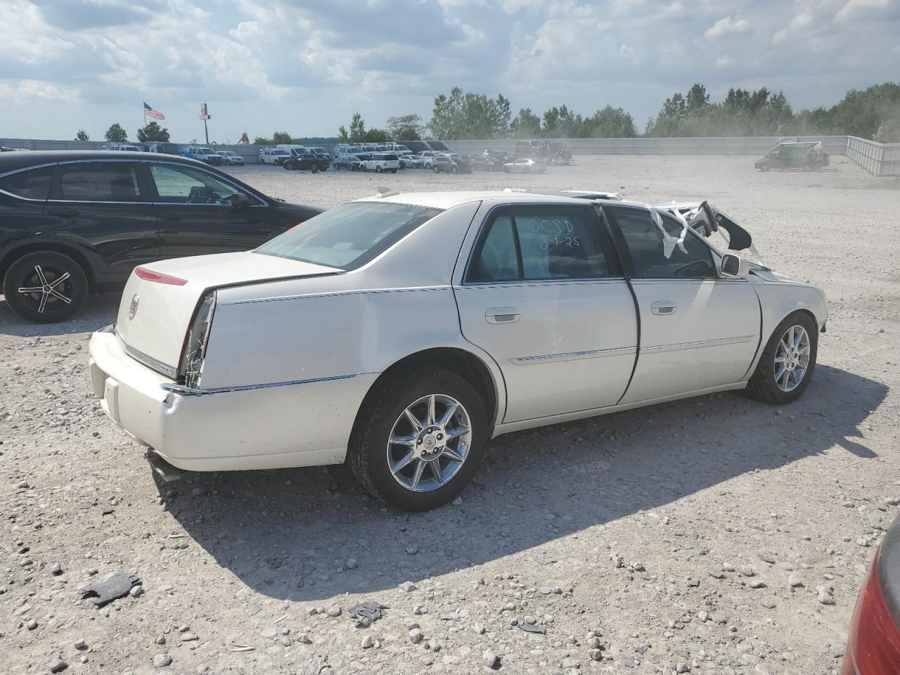 2011 CADILLAC DTS