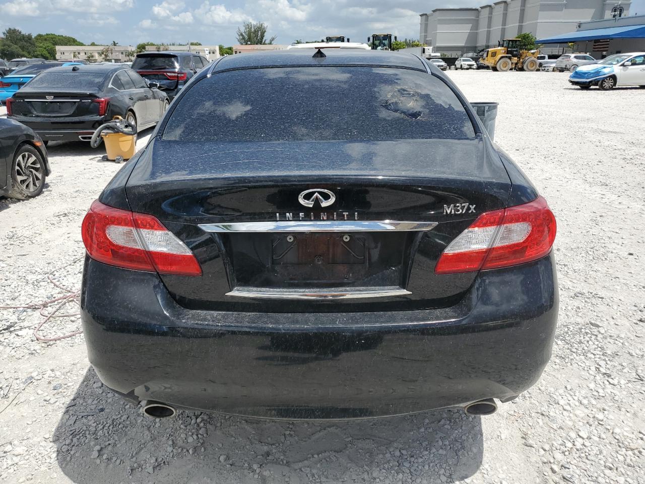 2011 INFINITI M37