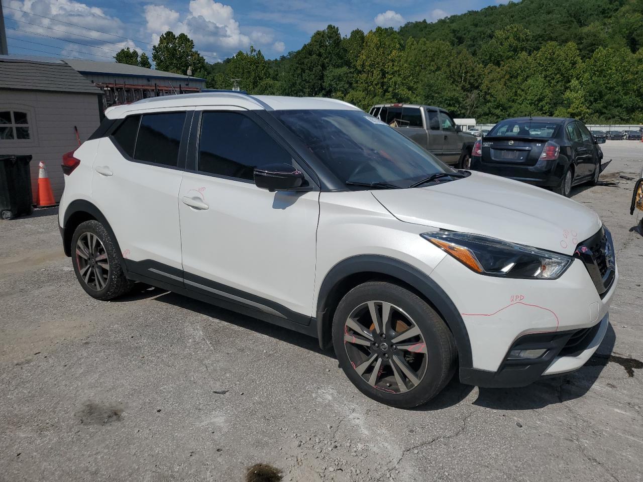 2020 NISSAN KICKS