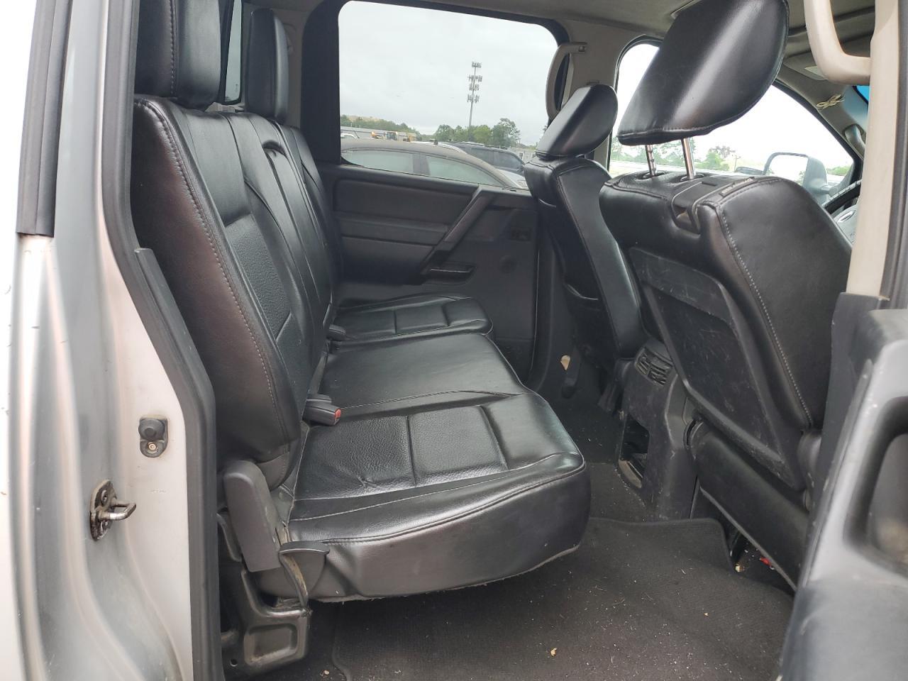 2012 NISSAN Titan