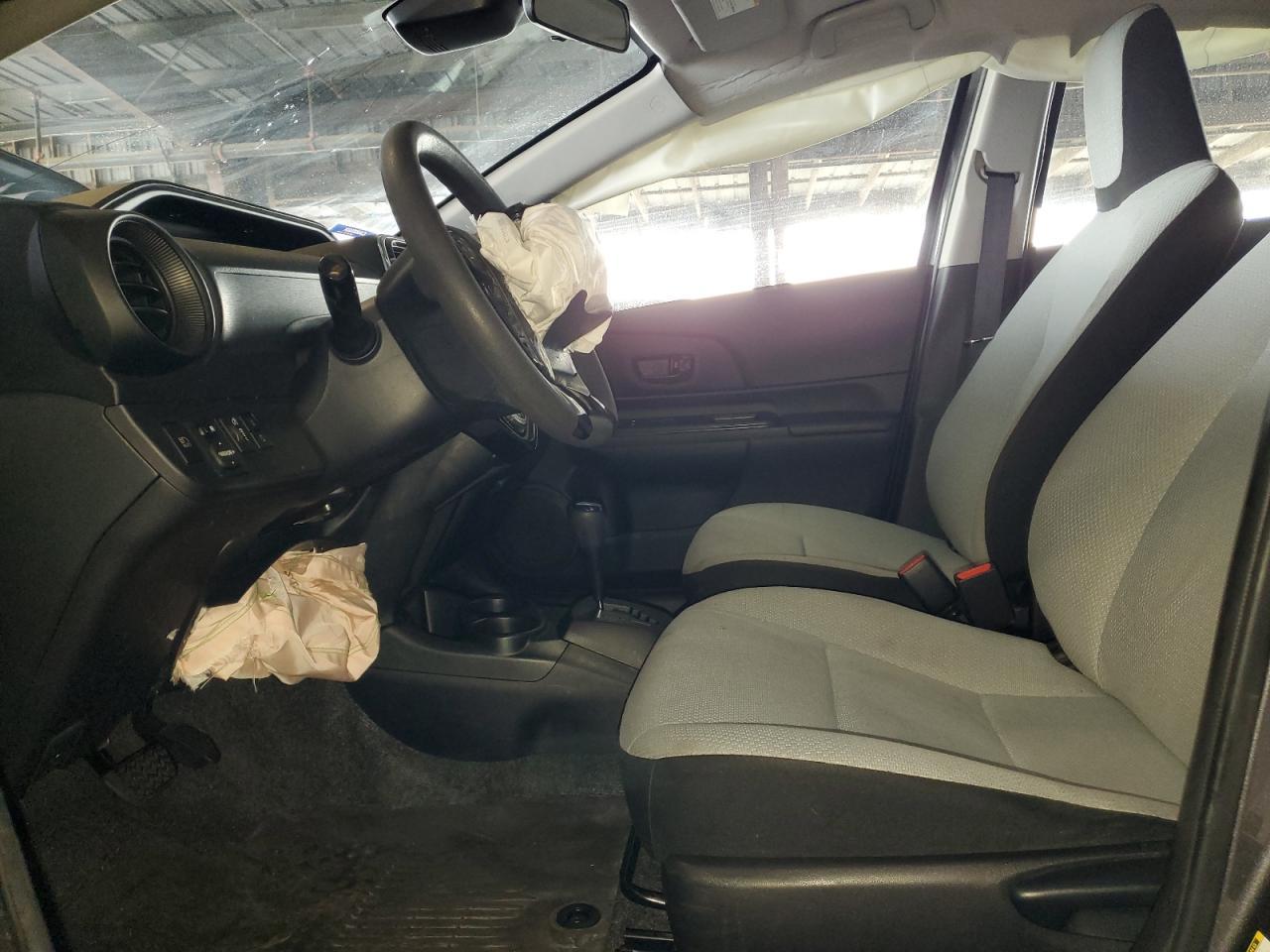 2018 TOYOTA Prius c