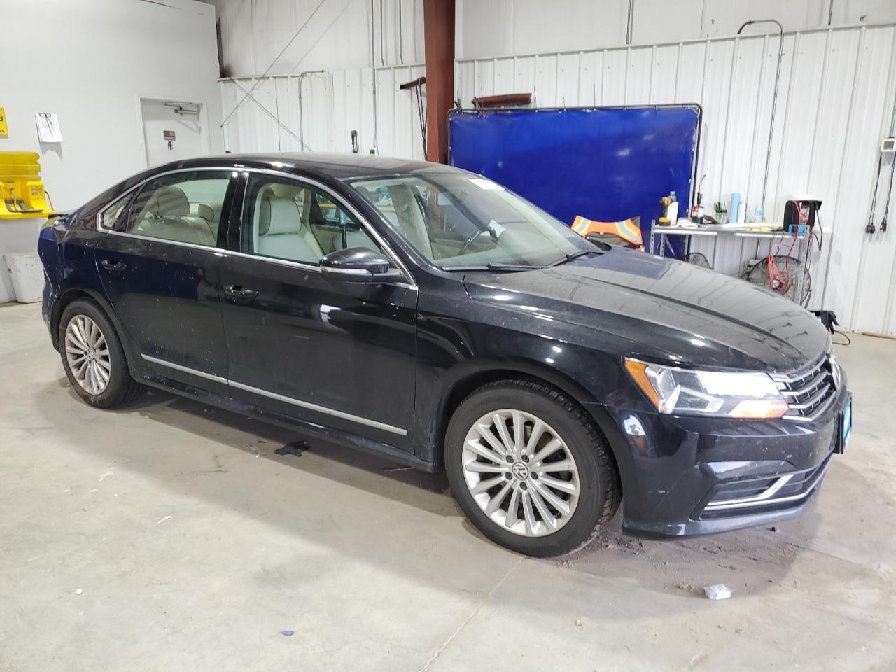 2017 VOLKSWAGEN Passat