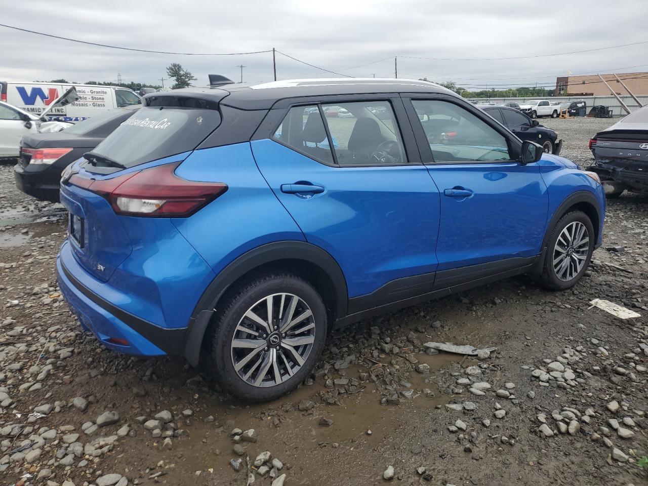 2024 NISSAN KICKS