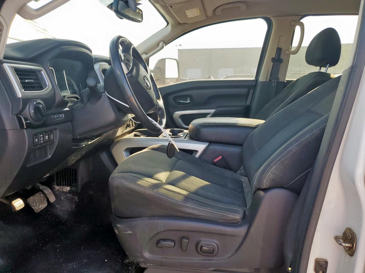 2016 NISSAN Titan