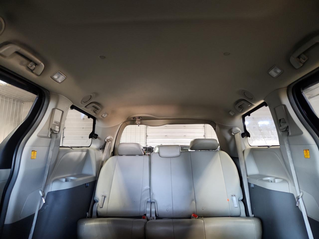 2013 TOYOTA SIENNA
