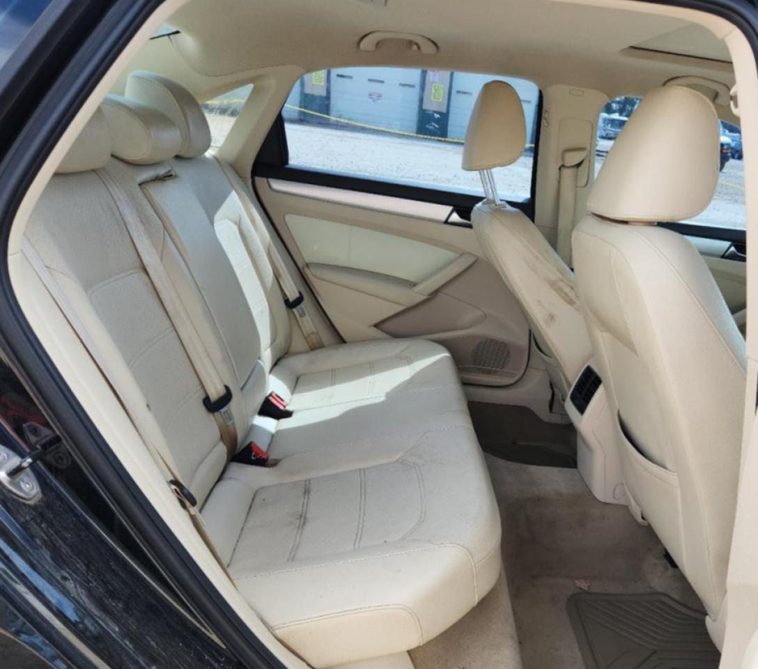 2013 VOLKSWAGEN Passat