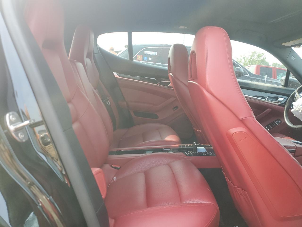 2016 PORSCHE Panamera