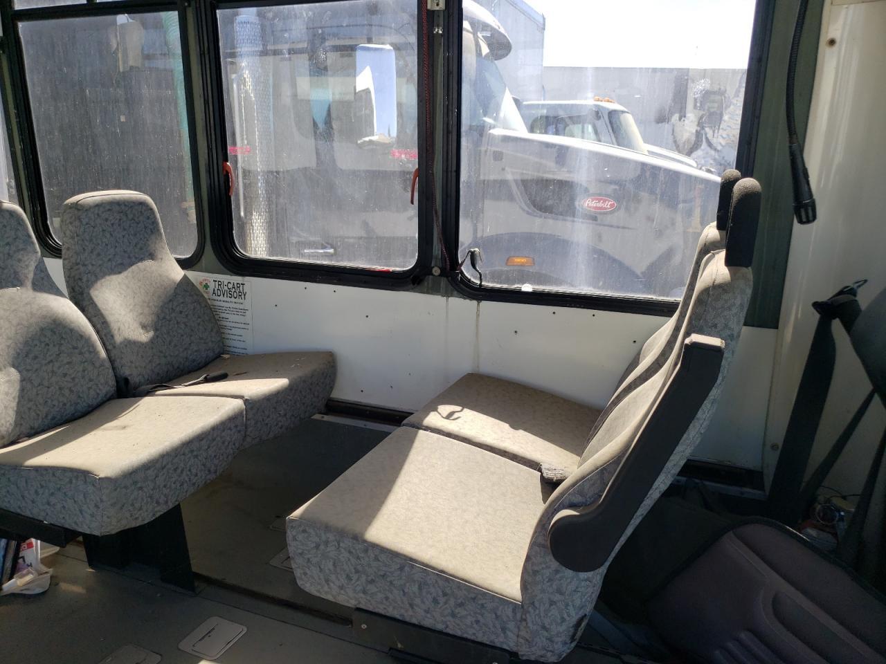 2001 INTERNATIONAL 3000 3800