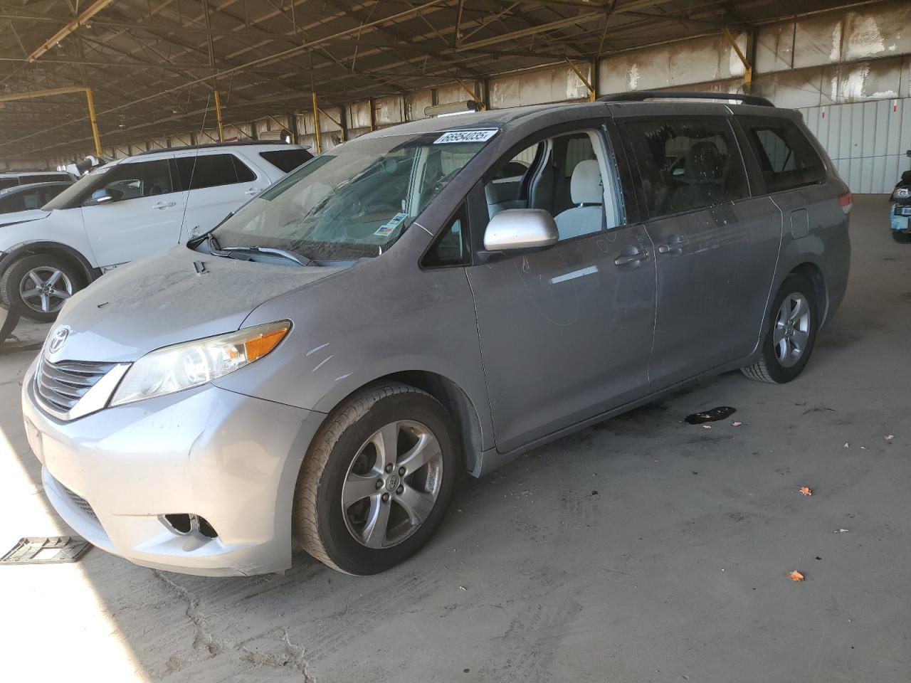 2013 TOYOTA SIENNA