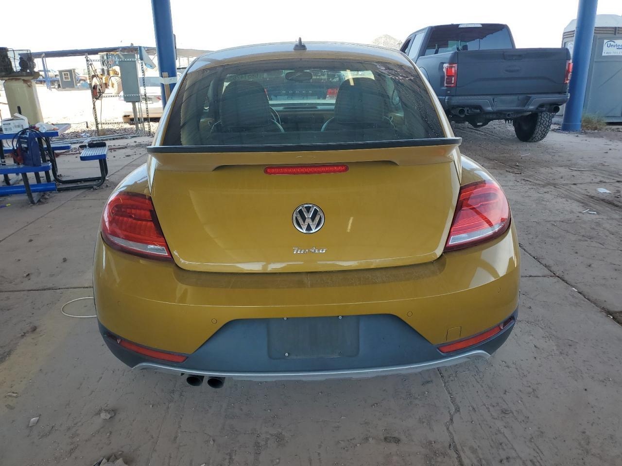 2016 VOLKSWAGEN Beetle