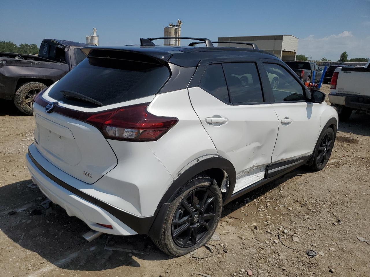 2021 NISSAN KICKS