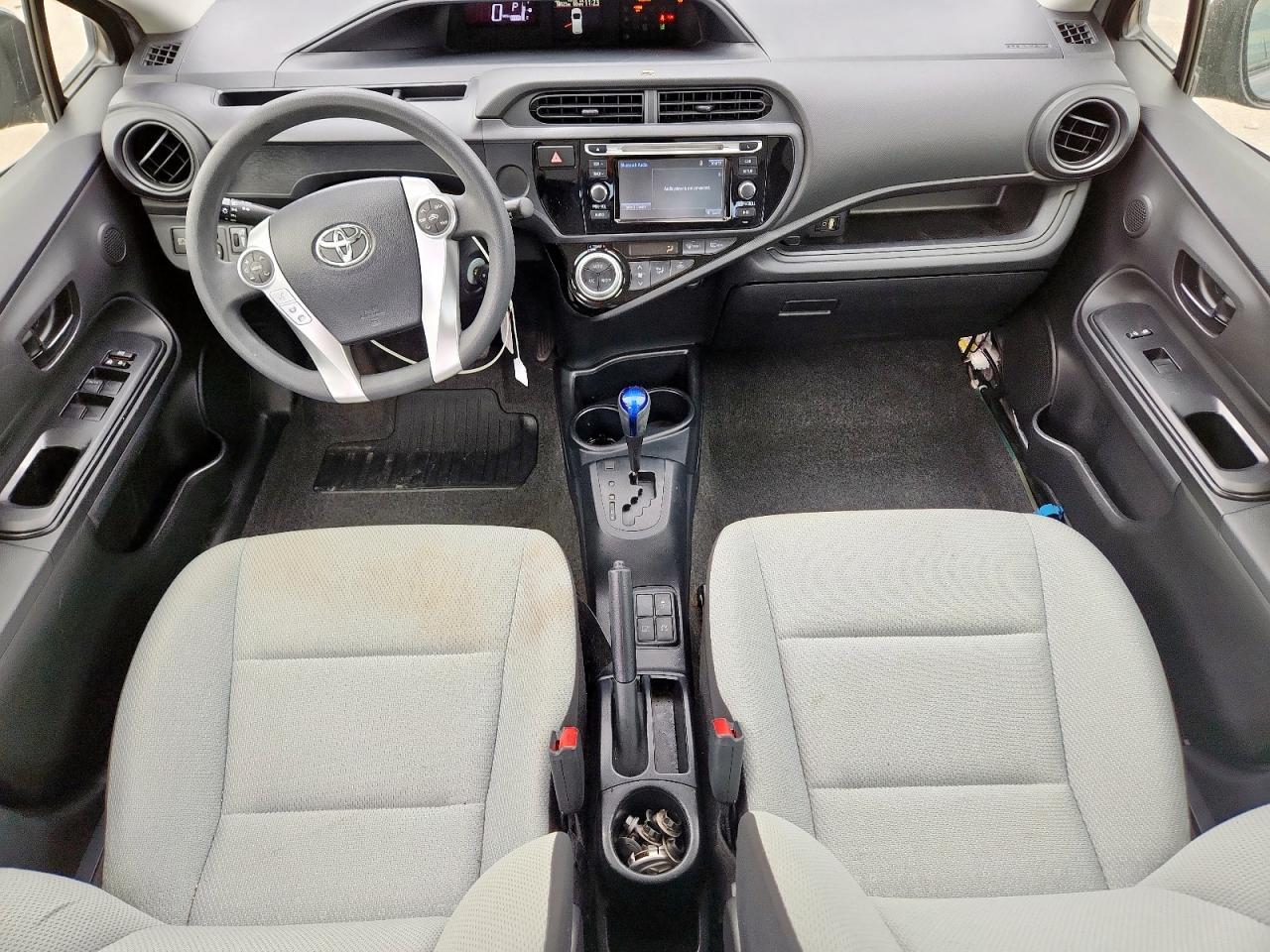 2017 TOYOTA Prius c
