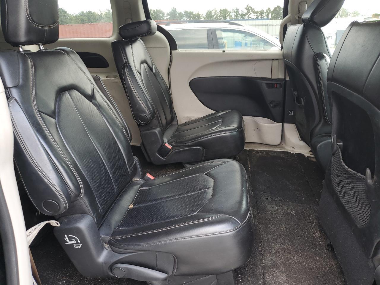 2020 CHRYSLER Voyager